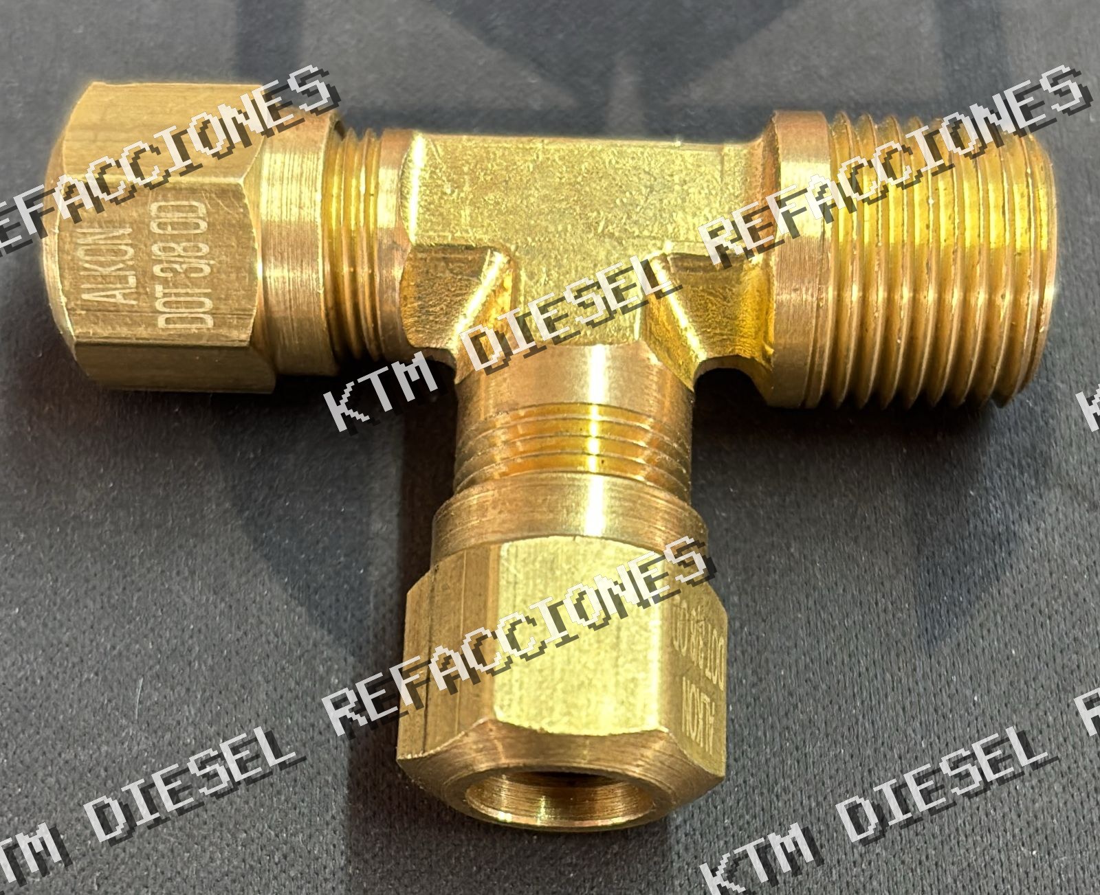 CONEXION EN TEE 3/8 A 3/8 NPT LATON