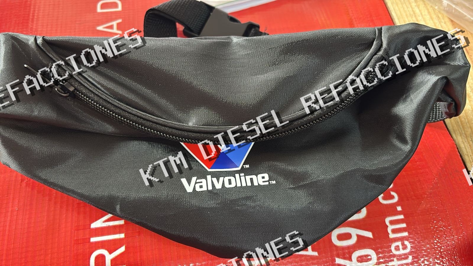 CANGURERA NEGRA VALVOLINE